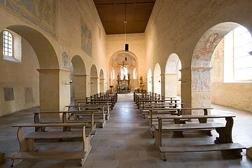 Die Martinskirche ist die größte romanische Basilika im Bistum Eichstätt dar. Die ältesten Gebäudeteile, die fünf unteren Turmgeschosse, stammen aus dem späten 11. Jahrhundert.