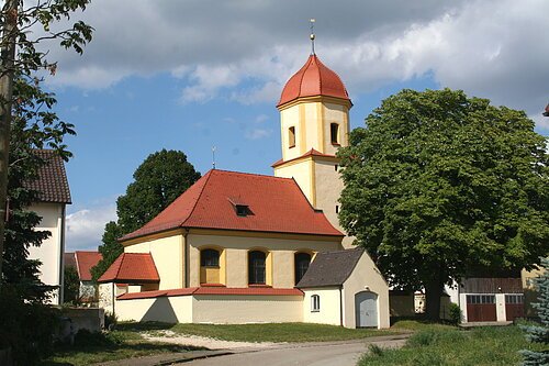 Blick auf die Filialkirche St. Nikolaus in Esselberg