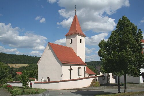 Filialkirche St. Peter und Paul in Hausen