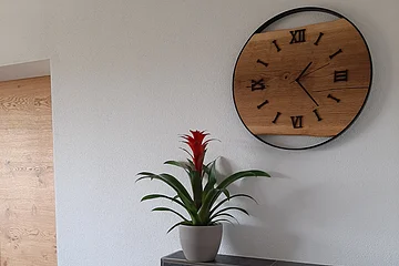 Wanduhr von Holzwerke DS