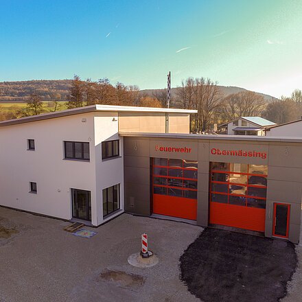 Blick auf das Feuerwehrhaus Obermässing