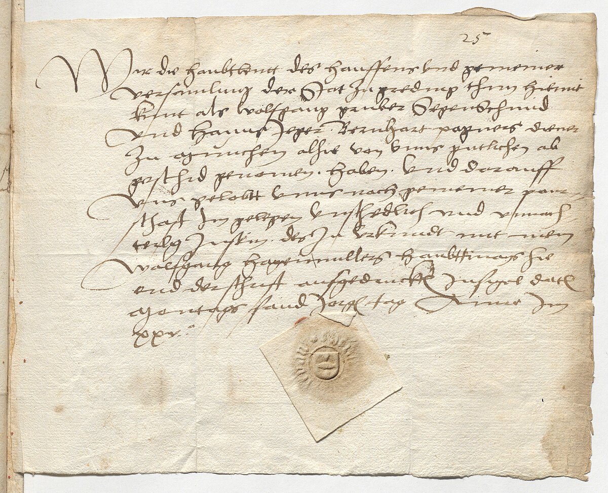 Handschriftliches Dokument mit brauner Tinte auf altem Papier und einem geprägten Siegel unten mittig.